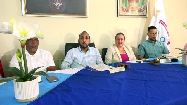 Ayuntamiento Pimentel prohíbe camiones pesados que transportan material de la mina