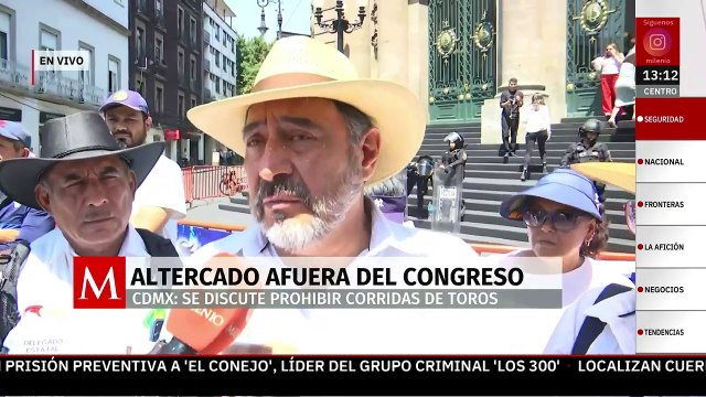Manifestantes pro y contra corridas de toros se enfrentan afuera del Congreso de CdMx