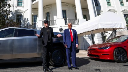 Trump se compra una nuevo Tesla para mostrar su apoyo a Musk