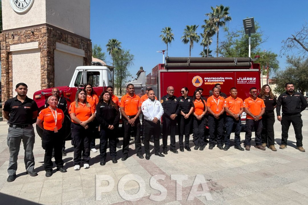 Bomberos de Nuevo León donan camión al municipio de Juárez