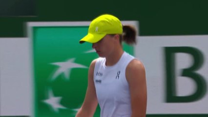 Swiatek routs Muchova at Indian Wells