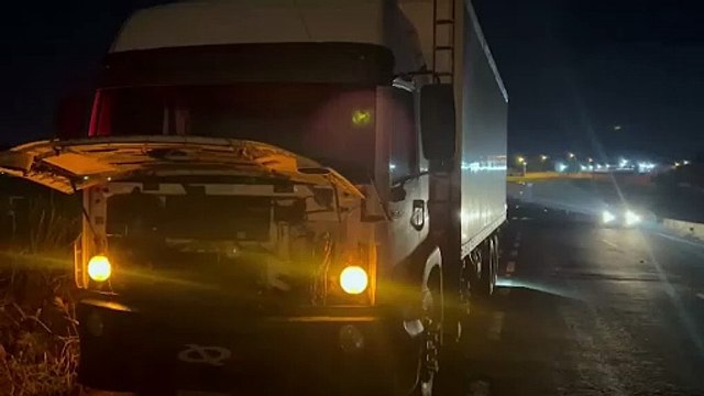 Acidente entre dois caminhões e Saveiro é registrado na PRc-467, em Cascavel