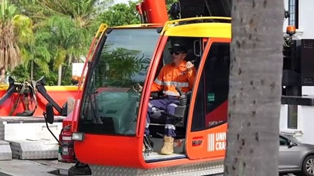 Some residents in Queensland still without power as flood clean up begins