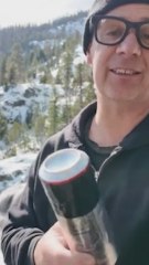 Un hombre construye una cámara con basura y captura una imagen impresionante