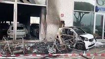 Livorno, incendio nel concessionario: le auto distrutte nel maxi rogo della notte