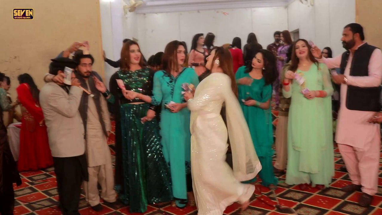 Ishq da mure de haan { Hani Dool Dansar } Mahndi Program Mianwali So beautiful Dansar dans