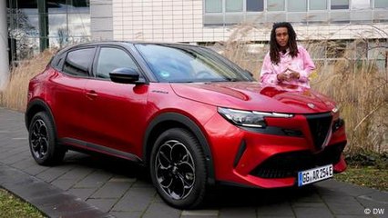 Testing the new Alfa Romeo Junior Elettrica