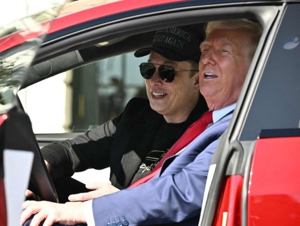 Bizzare Show vor dem Weißen Haus: Trump wird zum Tesla-Fan