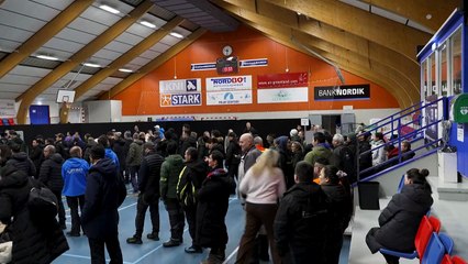 Oposição de centro-direita vence eleições na Groenlândia marcadas por Trump