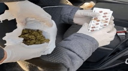 2 otomobilde uyuşturucu yakalandı: 5 gözaltı