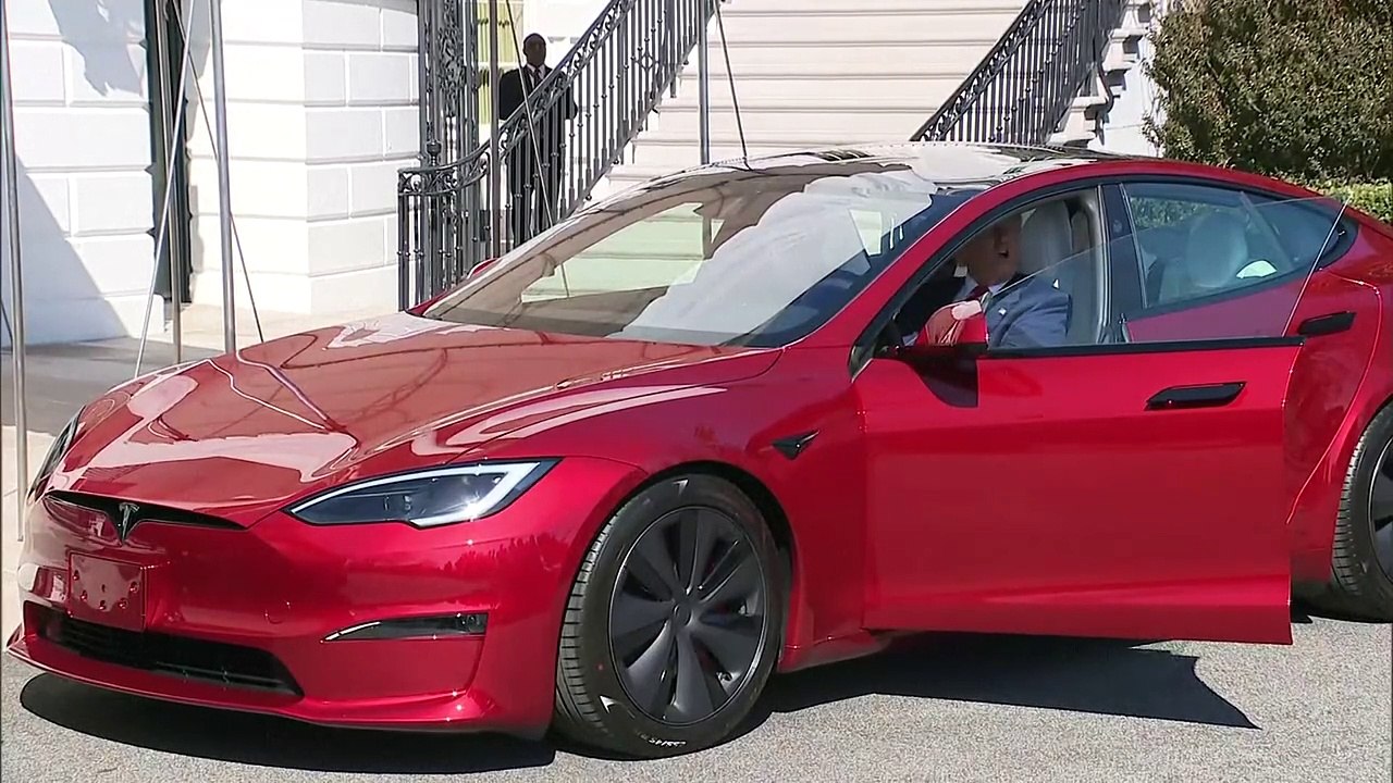 Trump wirbt für Tesla - im Weißen Haus