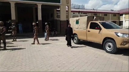 Mais de 150 pessoas libertadas após sequestro de trem no sudoeste do Paquistão