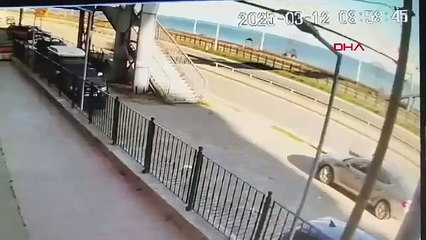 Rize’de dehşet anları! Minibüs ve otomobil takla attı