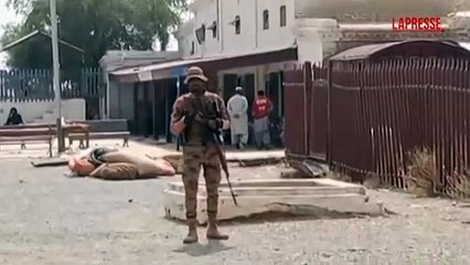 Pakistan, i separatisti sequestrano un treno con a bordo 500 persone: lo scambio di fuoco con l'esercito