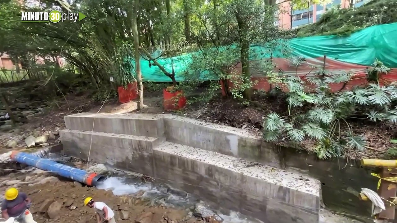 Medellín refuerza limpieza de quebradas para prevenir emergencias por lluvias