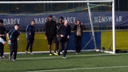 Następca do brytyjskiego tronu został sędzią piłkarskim