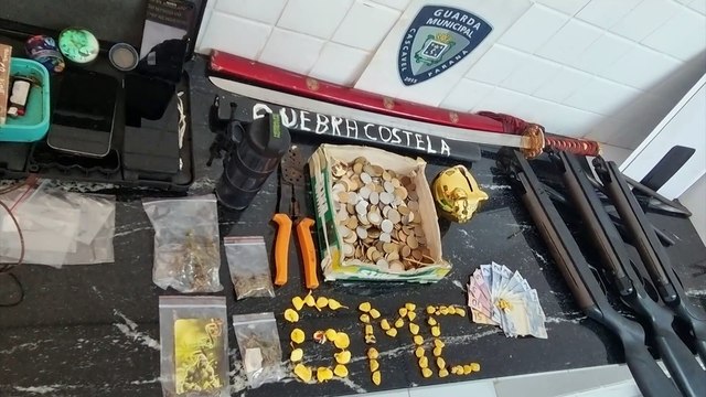 Operação da GM resulta em apreensão de maconha, crack, cocaína, armas e dinheiro
