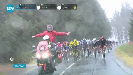 Les images hallucinantes de la grêle qui a neutralisé la course cycliste Paris-Nice