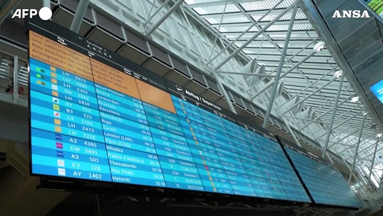 In Germania traffico aereo paralizzato per lo sciopero di 24 ore del personale