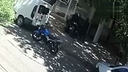 VIDEO: Con técnicas de Jiu Jitsu una pareja logró reducir a dos ladrones en motocicleta