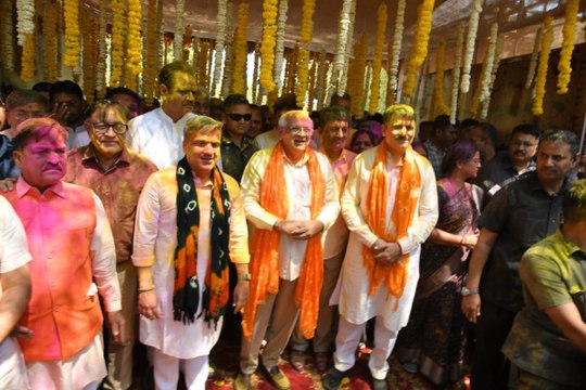 VIDEO: विधानसभा परिसर में उड़ा अबीर-गुलाल, सीएम-स्पीकर सहित विधायकों ने खेली होली आदिवासी नृत्य की धूम