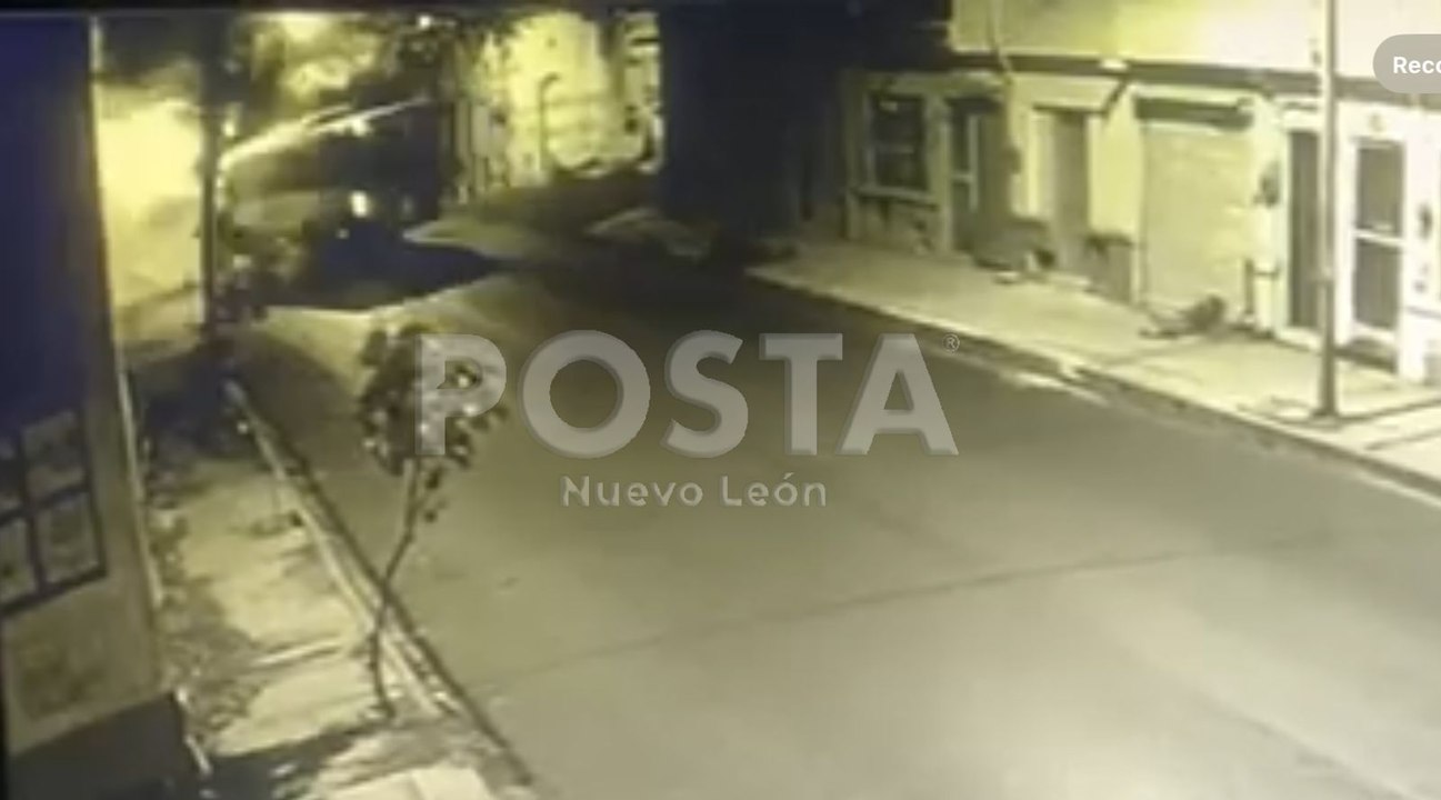 Volcadura de ruta en el Centro de Monterrey