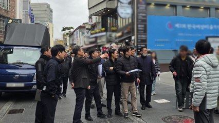 탄핵심판 선고 대비 서울 도심에서 경찰 야외기동훈련 / YTN