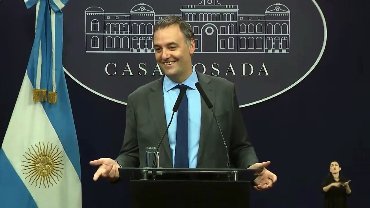 Adorni sobre la marcha de jubilados: "Son barrabravas kirchneristas de izquierda"