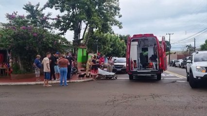 Adolescente de mobilete sofre laceração na perna após colisão com caminhão no Periolo