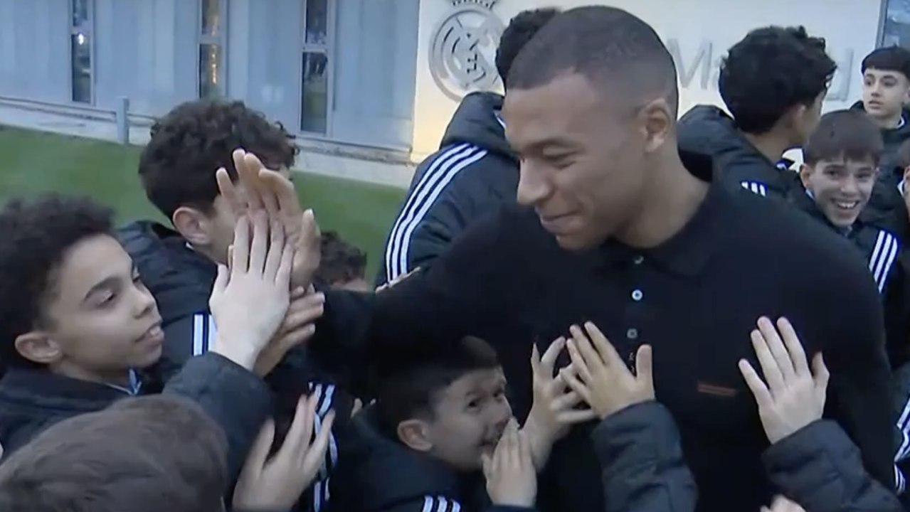 Salida de los jugadores del Real Madrid rumbo al Metropolitano - Vídeo ...