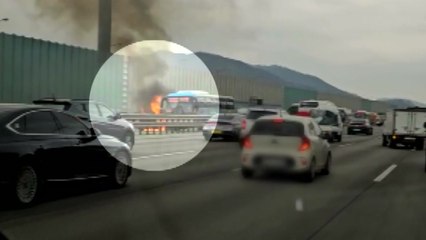 경부고속도로 달리던 승합차에 불...인명피해 없어 / YTN