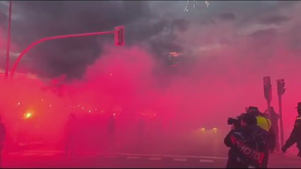 La espectacular llegada del bus del Atlético al Metropolitano