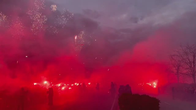 La espectacular llegada del bus del Atlético al Metropolitano