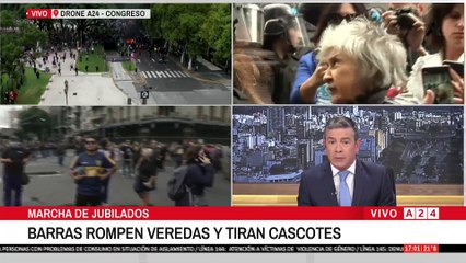 📢 BARRAS BRAVAS ROMPEN VEREDAS Y BANCOS PARA TIRAR LOS CASCOTES A LA POLICÍA