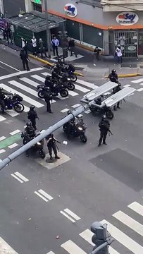 La Policía dispara en la marcha de jubilados e hinchas