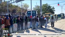 Normalistas de Ayotzinapa bloquearon la autopista del Sol para exigir la entrega de becas