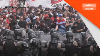 Protes pemotongan pencen di Argentina: Kumpulan pesara bertempur dengan pasukan keselamatan