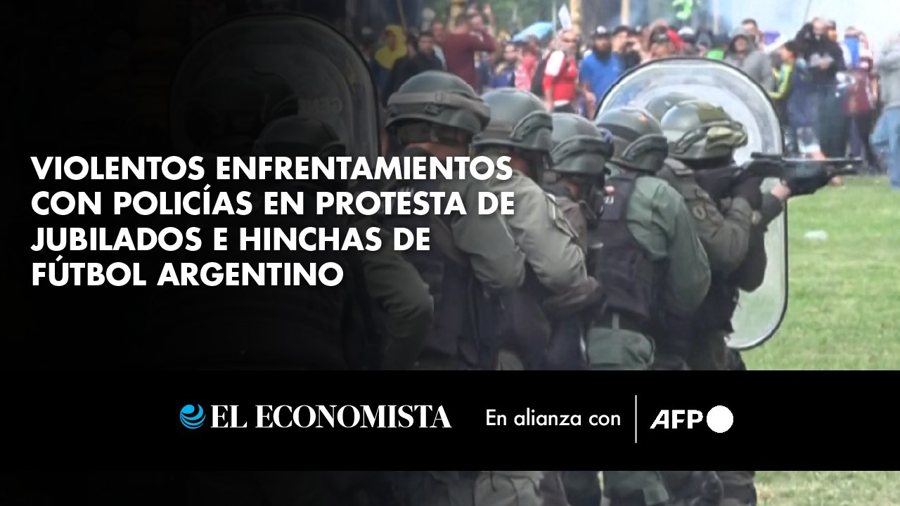 Violentos enfrentamientos con policías en protesta de jubilados e hinchas de fútbol argentino