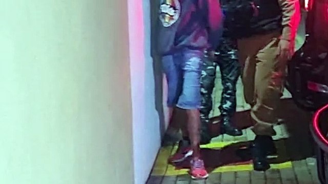 Homem com tornozeleira descumpre regra, é flagrado com arma e acaba preso no Santa Cruz