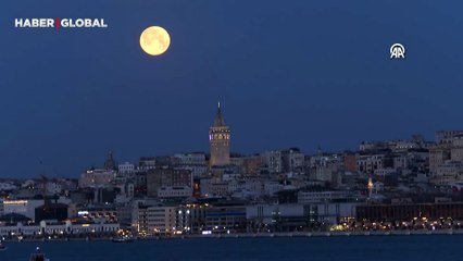 İstanbul'dan büyüleyici dolunay görüntüleri