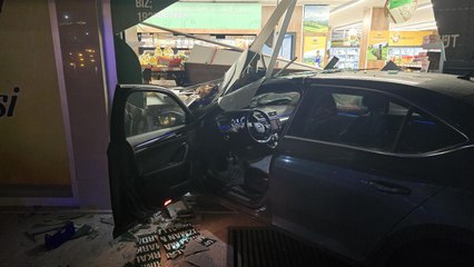 Tekirdağ'da alkollü sürücünün yayalara çarptı. İşte o anlar