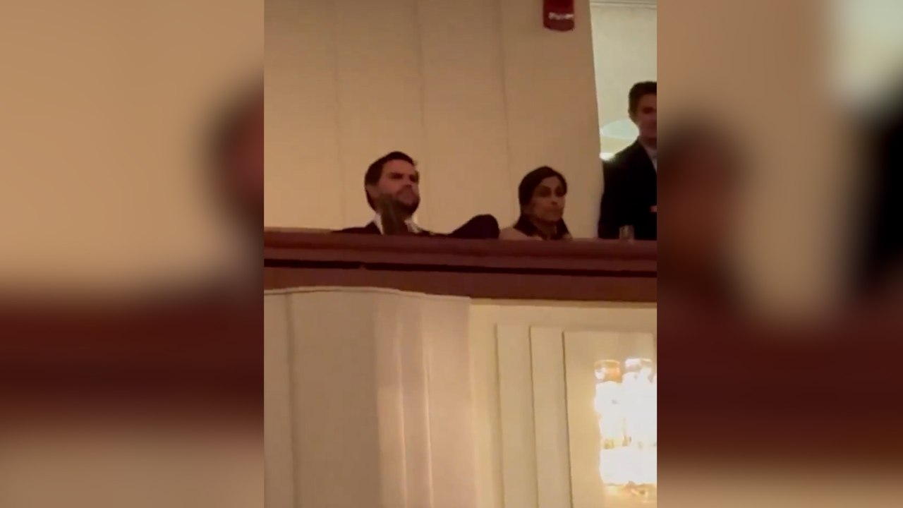 J.D. Vance hué par le public lors d'un concert