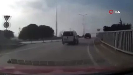 Bursa trafiğinde ilginç anlar: Dikkatsiz sürücü pes dedirtti