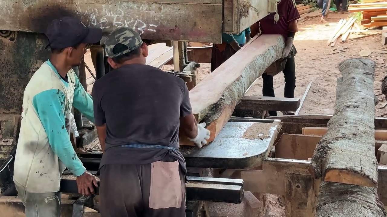 Safe and Efficient Steps of Sawing 2x20 Wood