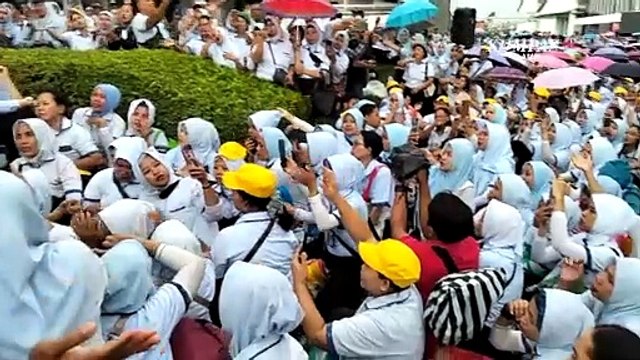 PHK Massal Jelang Hari Raya