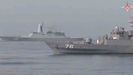 動画: ロシア、イラン、中国がオマーン湾で合同軍事演習を実施