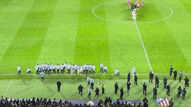 El gesto de Courtois al fondo del Metropolitano tras el gol definitivo que Marciniak le recriminó