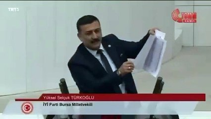 İYİ Partili isim Meclis'te insanların gözüne soka soka su içti