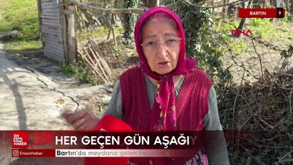 Bartın'da meydana gelen heyelanda mahalledeki yol çöktü