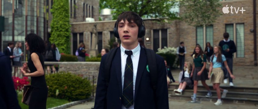 Jon Hamm vole ses riches voisins dans : bande-annonce de Vrais voisins, faux amis (vf).